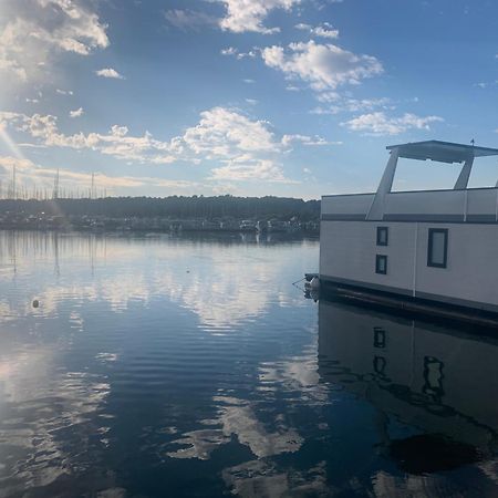 Vila House Boat Oliva - Floating House Pula Exteriér fotografie