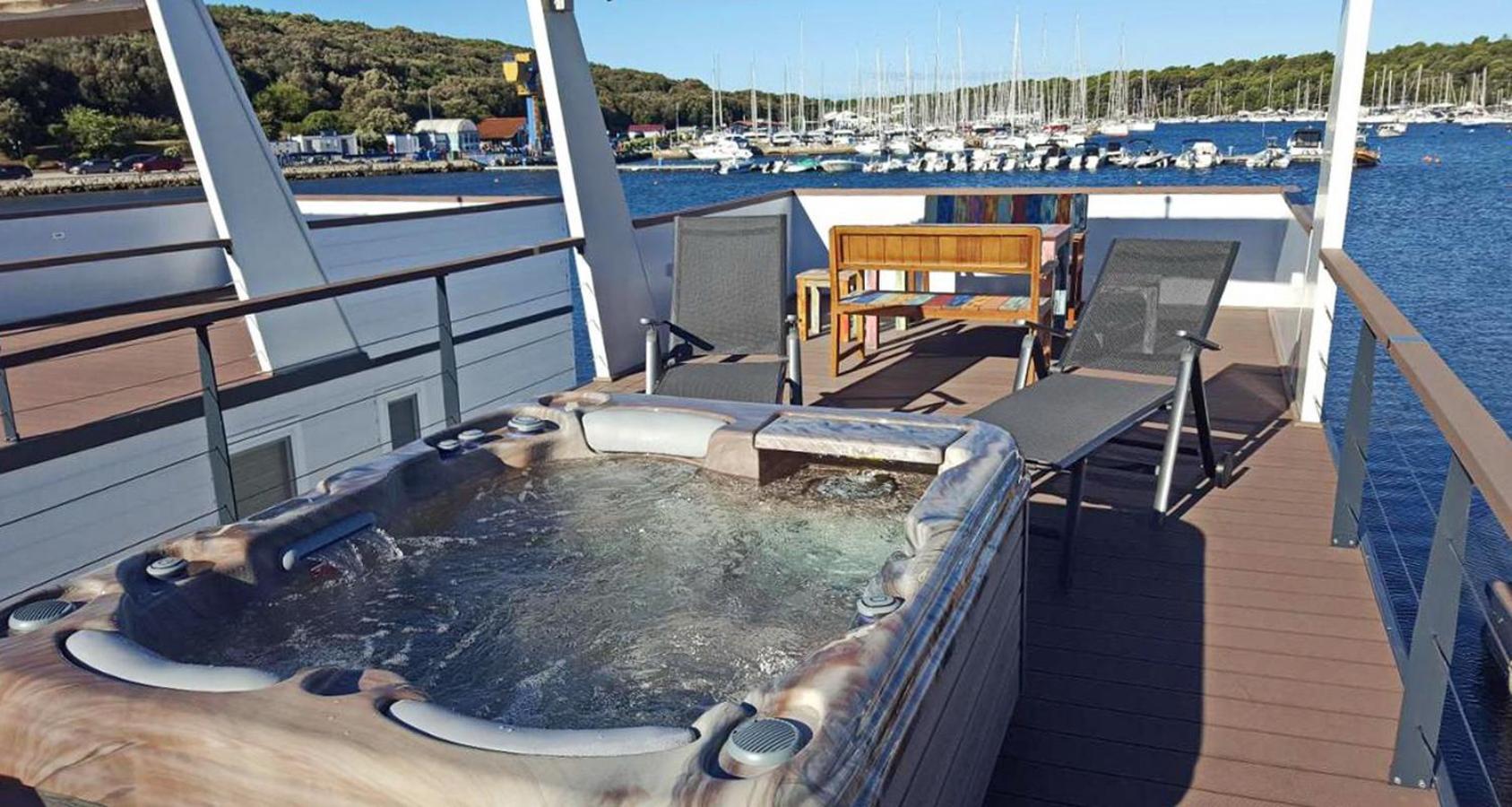 Vila House Boat Oliva - Floating House Pula Exteriér fotografie